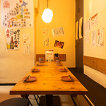 会社宴会やご家族での利用に最適◆暖色の照明が心地よい空間でご家族とのお食事をお楽しみください☆