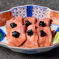 特上炙り牛タン刺し 燻製醤油