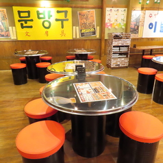 韓国酒場を思わせるテーブル席を、全60席ご用意しております。1名様からご利用可能で、隣同士接続可能なお席が多数揃っているので、少人数～大人数様まで使いやすいです！