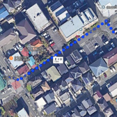 駐車場からは100mの距離に店舗がございます。