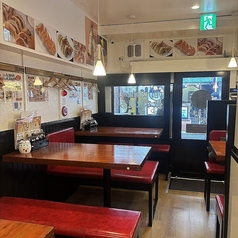 テーブル席もご用意しております。