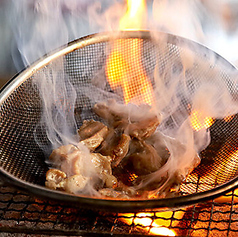 当店のざる焼き1人前は、焼き鳥の2本分以上の量で提供致します。