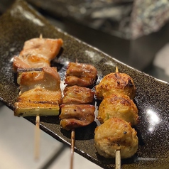 【本格焼鳥】手打ちの串を炭火でじっくり焼き上げました