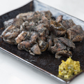 料理メニュー写真 自家製種鶏ももの炭火焼き