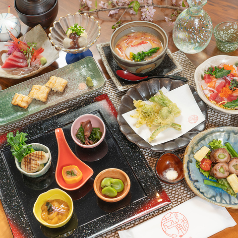 喧噪から離れた落ち着き空間で季節の懐石が楽しめる。個室有で接待などにもぴったり