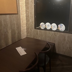 コの字型のお席でわいわいとお座りいただけます！