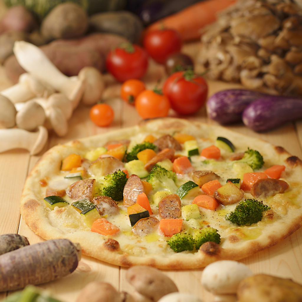 [ＰＩＺＺＡ]注文を受けてから焼くので外はカリッ！中はモッチモチの窯焼きナポリピッツァ