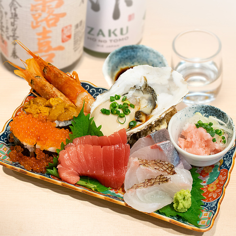 名物「うまいもん全部盛り」を中心に、おでんや旬の一品料理をそろえた海鮮居酒屋