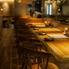 お一人様も大歓迎！仕事帰りのサク飲みにも◎一品料理と種類豊富なドリンクをお楽しみいただけます。ぜひ、お気軽にお立ち寄りください♪【大阪/梅田/焼き鳥/焼鳥/ランチ/個室/居酒屋/グランフロント大阪/梅田　居酒屋/飲み放題】