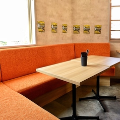 最大５名様でご利用可能なソファ席♪