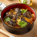 料理メニュー写真 【ランチ限定】地鶏の親子丼(黒) お刺身付き