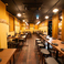 会社の宴会や同窓会、仲間との飲み会にもピッタリの店内！テーブルを自由に組み合わせられるので、大人数でも安心して楽しめます！リーズナブルな価格と気取らない空間で宴会をお楽しみください！