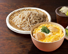 平日11時から17時までランチメニューは2種類提供！！