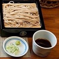 美味しい手ごねハンバーグや個性的なそばを楽しめます！