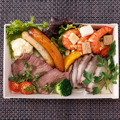 アラカルトメニューもテイクアウトが可能です!