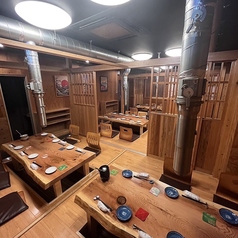 【2階:6名様個室席×6】6名様までご利用できるお部屋を、部屋数も十分にご用意しております。人目も気になりづらく、プライベートからビジネスまで幅広くご利用OK◎