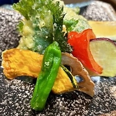 クリームチーズとサーモンの大葉包み揚げと蓮根の海老はさみ揚げ　ハーフ＆ハーフ