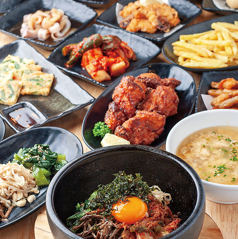 国産黒毛和牛の焼肉と石焼ビビンバが自慢の「うしと鶏」です！