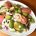 料理メニュー写真 ゴロゴロ野菜と鶏のトリュフオイルサラダ