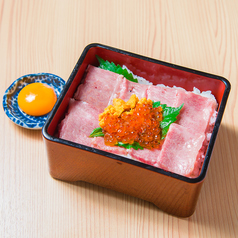 ランチメニューは海鮮丼＆焼肉定食