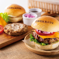 料理メニュー写真&nbsp;【選べるメイン料理】しば漬けのタルタルで食べるハンバーガー焦がしバター香る デミグラスソース