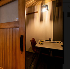 4名様までの完全個室。プライベートな空間でゆっくりお過ごしいただけます。