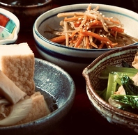 旬の京野菜を使ったおばんざいを堪能◎