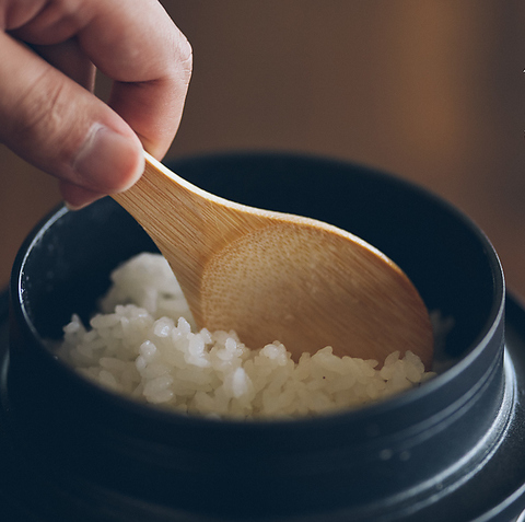 一合ずつ羽釜で炊き上げる、ここでしか味わえないごはん体験。 ※前日までの要予約