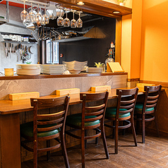 1名様カウンター席が４席ございます。