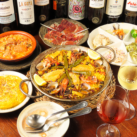 豊富なシェリー酒とスペイン料理で至福のひとときを…
