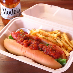 トッピング自在のホットドッグで、あなた好みの味を発見の写真