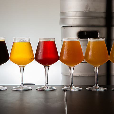 Bugers��Beers B R E W �u�����[