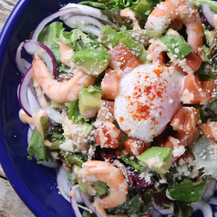 エビアボカドのコブサラダ