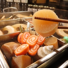 旨味染み渡る！赤巻や車麩が入った本格「金沢おでん」の写真