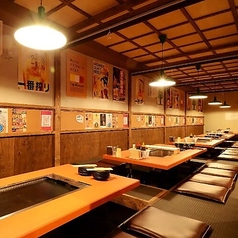 2階席は50名様以上で貸切利用も承っております。最大56名様まで収容可能で、他のお客様を気にせずプライベートな宴会が開催可能です。会社の忘新年会や結婚式の二次会など、特別な日の集まりに最適です。