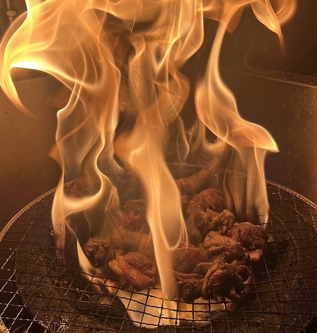 小粋なアテと酒をたしなむ落ち着いた居酒屋