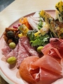 料理メニュー写真 前菜の盛り合わせ