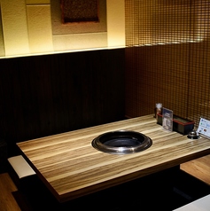 当店は靴を脱いでお寛ぎいただける掘りごたつ席をご用意しております。