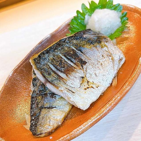 豊富な酒の肴と豊富なお酒が楽しめるアットホームな飲み屋となっています！