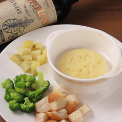 焼きカマンベールのチーズフォンデュ