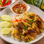 タイ料理定番のスープやご飯ものの他、タイ風もも焼き鳥や牛焼肉など種類豊富にご用意しております！