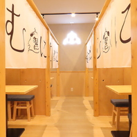 オリジナル暖簾で温かみのある空間です♪