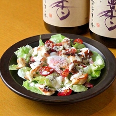 炙り厚切りベーコンと温玉のシーザーサラダ