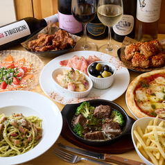 グリルチキンなど、ワインに合う料理が充実