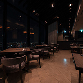 当店は、車椅子での入店も可能となっております。バリアフリーにも配慮した空間で、すべてのお客様に心地よいひとときをお届けします。