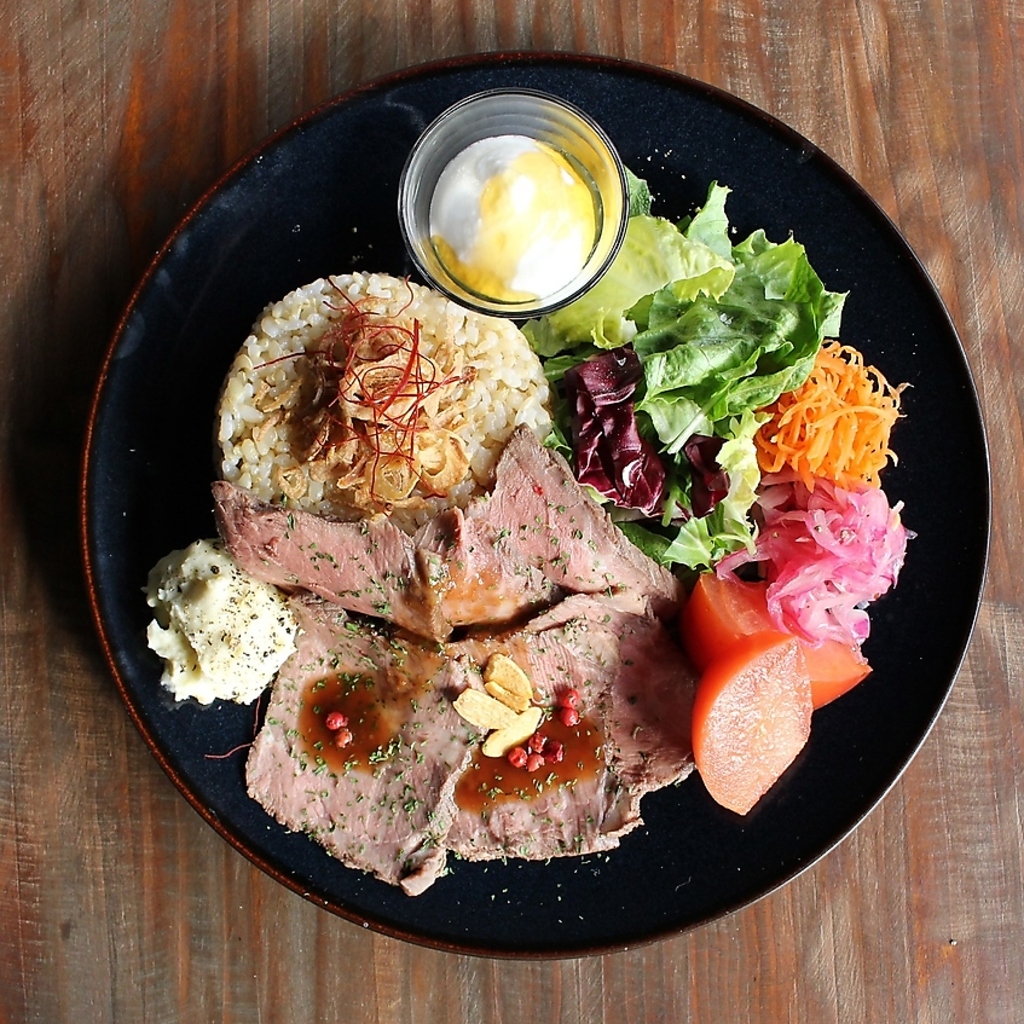 旬の食材を使ったランチメニューやスイーツも充実♪貸切ではビュッフェスタイルでお料理が楽しめる♪