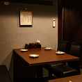 4名までご利用いただけるテーブルです。店内の奥にありますので、隠れ半個室のようにお使いいただけます。