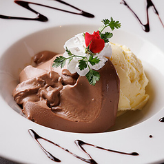 ショコラプリン バニラアイス添え