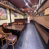 店内はお席のスペースが広く開放的でベビーカーのご移動もスムーズ♪車椅子のお客様やお子様連れのファミリーも快適に過ごせます!インドやネパールの異国風の空間にお子様も大喜び★家族の絆がぐっと深まりますよ♪みんなでおしゃべりを交えながら、ランチやディナーをお楽しみくださいね☆英語表記メニューやWiFiも完備◎