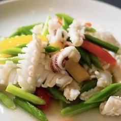 紋甲イカとニンニクの芽塩炒め/紋甲イカの自家製XO醤炒め/紋甲イカと季節野菜の塩炒め